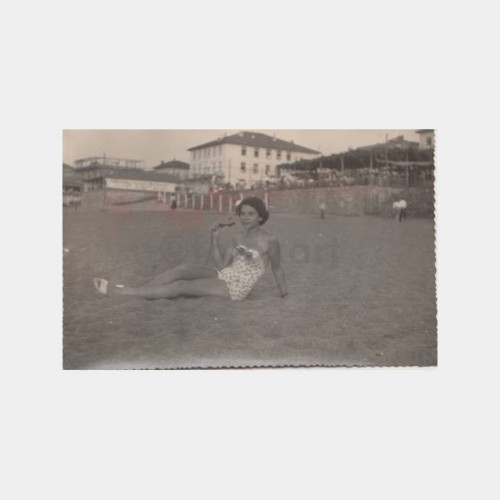 1960 Akçakoca Plajında Kadın Konulu Fotoğraf