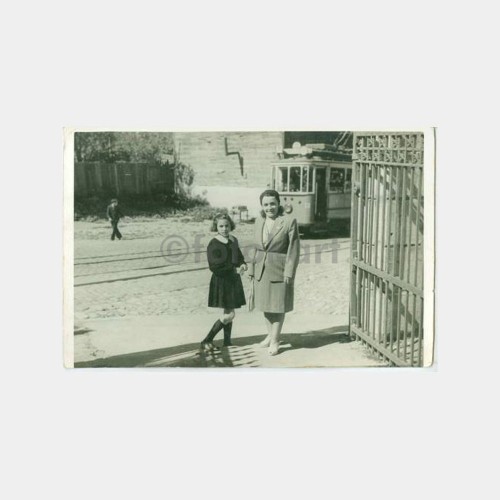 1940 İstanbul - Tramvay Taksi Ana Kız Fotoğraf